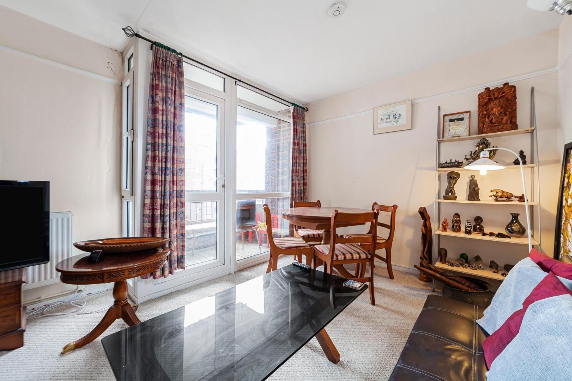Elegant 1br Flat With Balcony & View, Walworth Londres