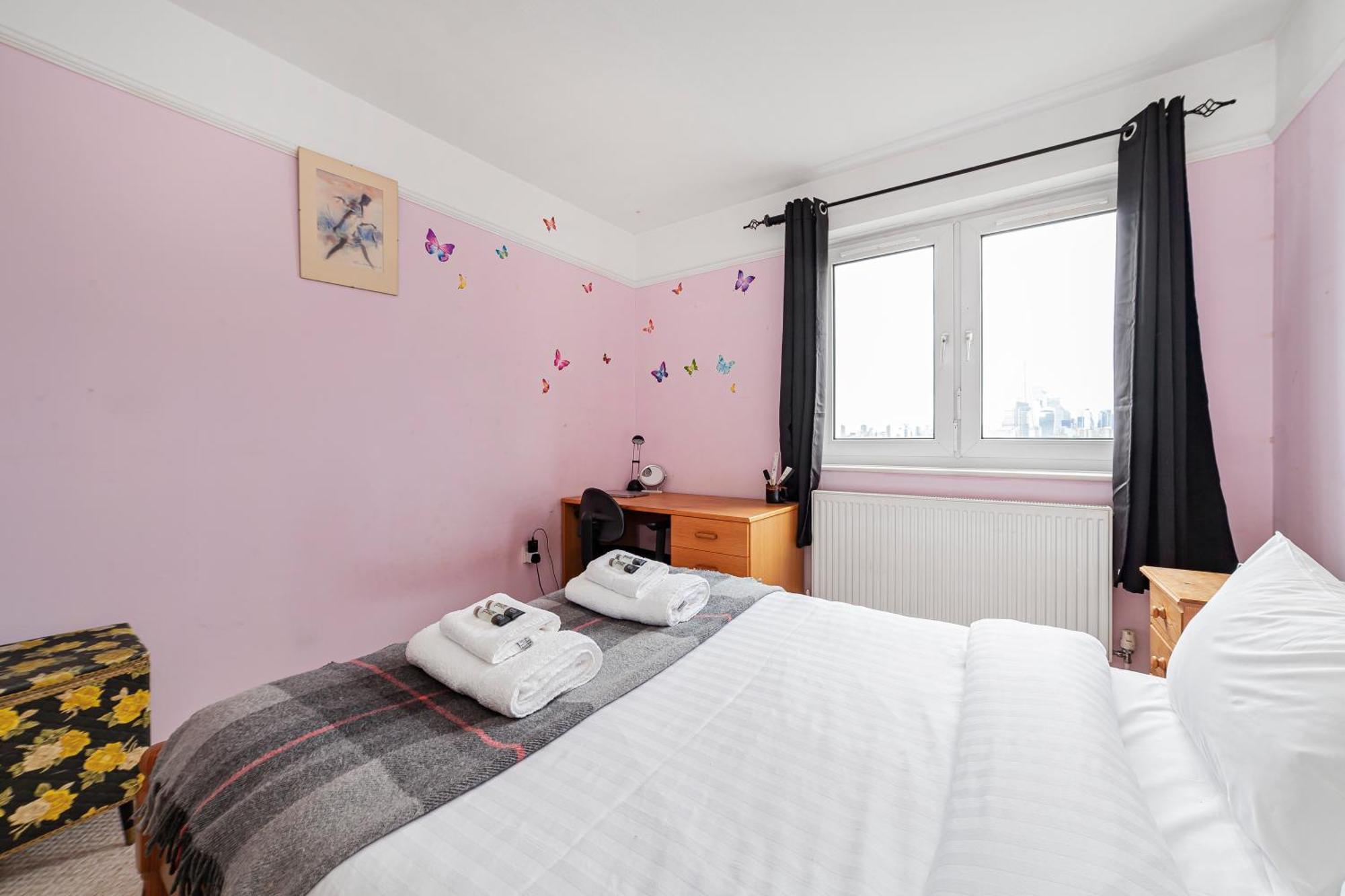Elegant 1br Flat With Balcony & View, Walworth Londres